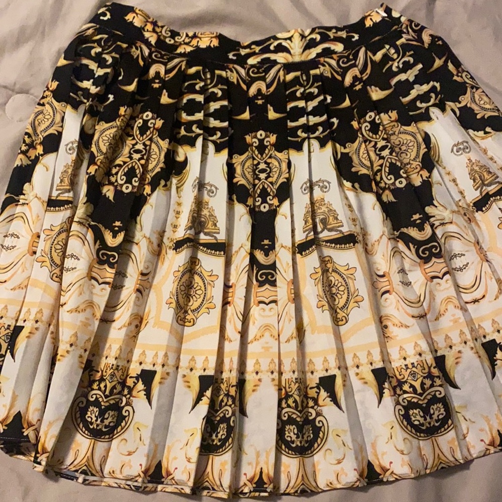 Pleated skirt